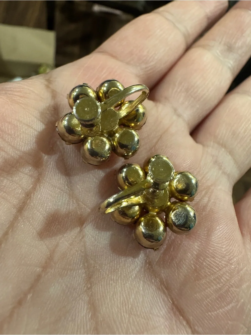 Vintage 1960s Aurora Crystal Cluster Screw back Earrings - Gold Tone - Picture 4 of 16